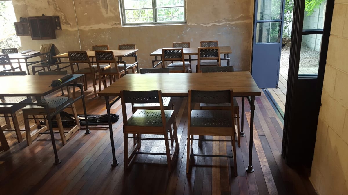 렌치 하나로 완성하는 견고한 파이프 가구 인테리어