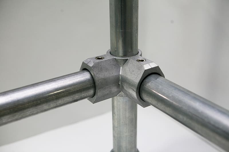 렌치 하나로 뚝딱 파이넥트 모듈형 튼튼한 작업실 책상 하루 만에 만들기